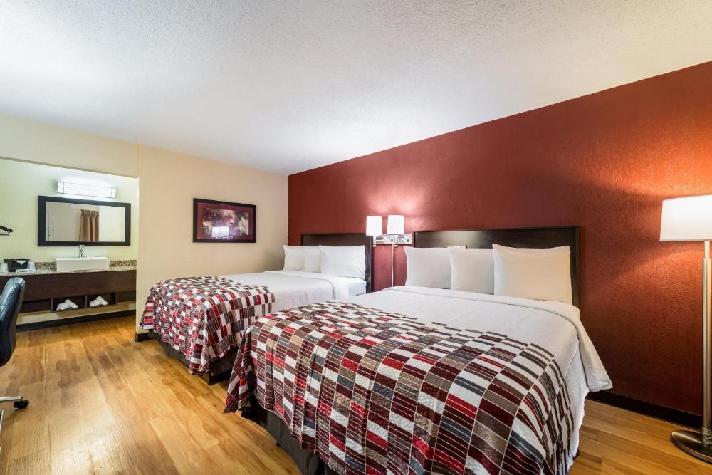 Deluxe Room with Two Queen Beds Non- Smoking interior